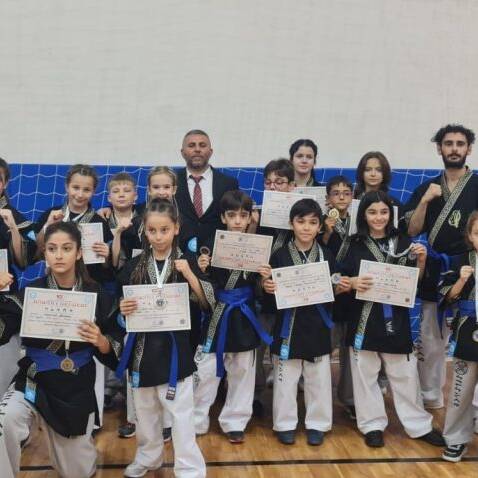 Bandırma altın yumruk spor kulübü türkiye Şampiyonası’ndan 19 madalyayla döndü