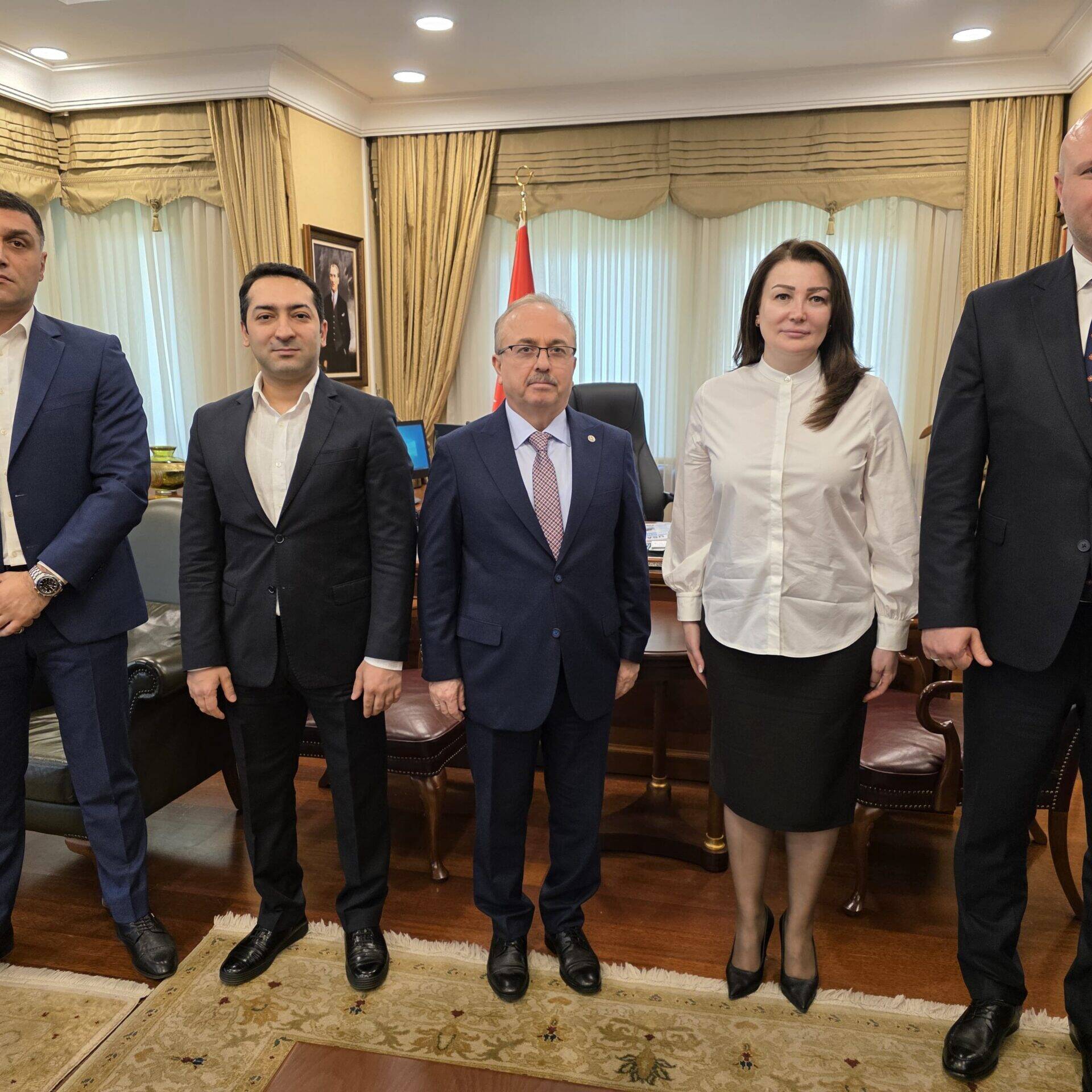Dünya alpagut federasyonu'ndan türkiye büyükelçiliği'ne resmi ziyaret